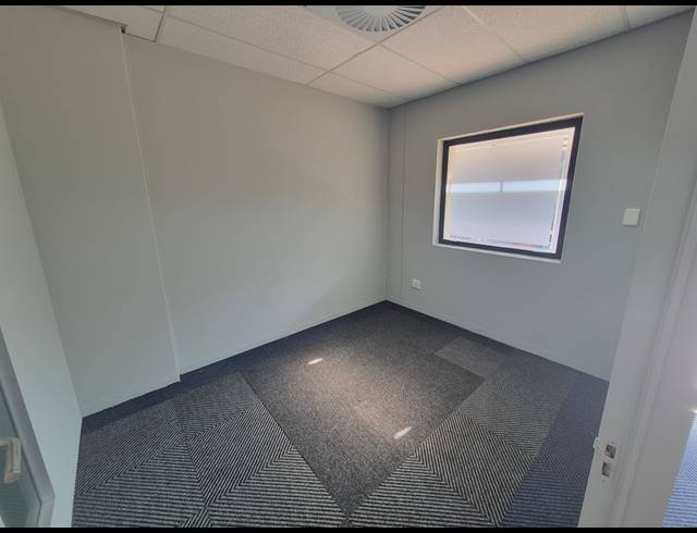 158M² OFFICE TO LET IN WOODMEAD